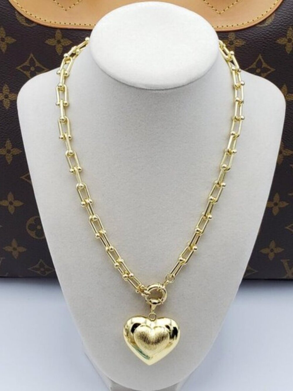 18k Gold Plated Heart Pendant Horse Shoe Necklace - Picture 2 of 10